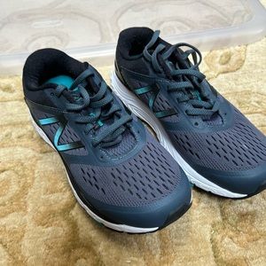 New Balance Womens 6.5 extra wide athletic Shoes